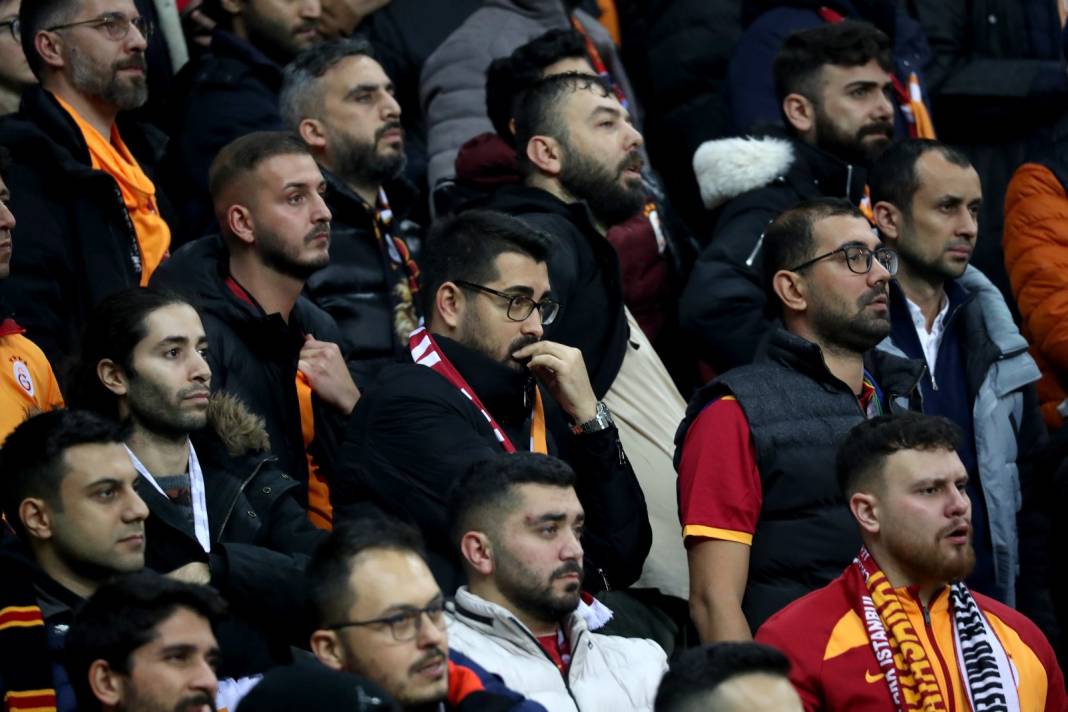 Galatasaray'ın muhteşem geri dönüşünden çok özel resimler: Tribünler şov yaptı 17